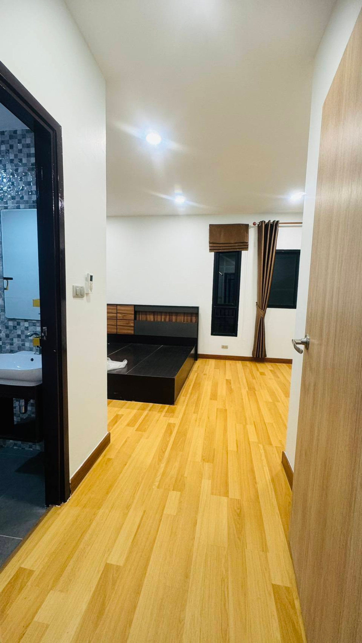 For SalePattaya, Bangsaen, Chonburi : Corner house, lots of space, near Laem Chabang Industrial Estate 🔥 Maneerin Village Laemchabang - Banglamung / 4 bedrooms (for sale), Maneerin Village Laemchabang - Banglamung / 4 Bedrooms (FOR SALE) BEWN114