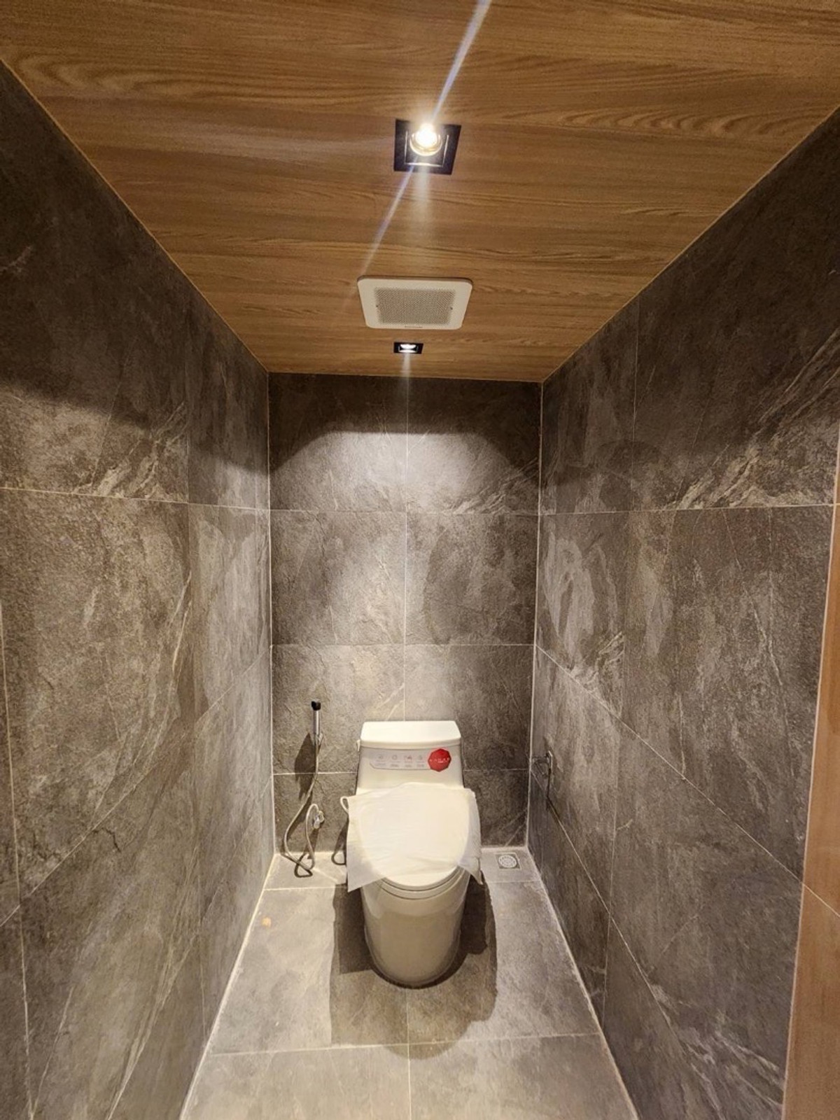 For RentShop HouseWitthayu, Chidlom, Langsuan, Ploenchit : Retail Space for Rent on Wireless Road near Embassy District, 260 sq.m across 2 Floors with Flexible Layout, High Foot Traffic Main Road Location Ideal for Restaurant Bar or Lifestyle Business