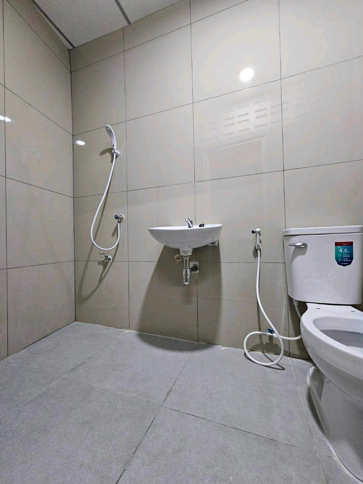 For RentShop HouseRama3 (Riverside),Satupadit : 🏢 Commercial Building for Rent – 6 Floors (2 Connected Units, Newly Renovated)
Including mezzanine floor and rooftop