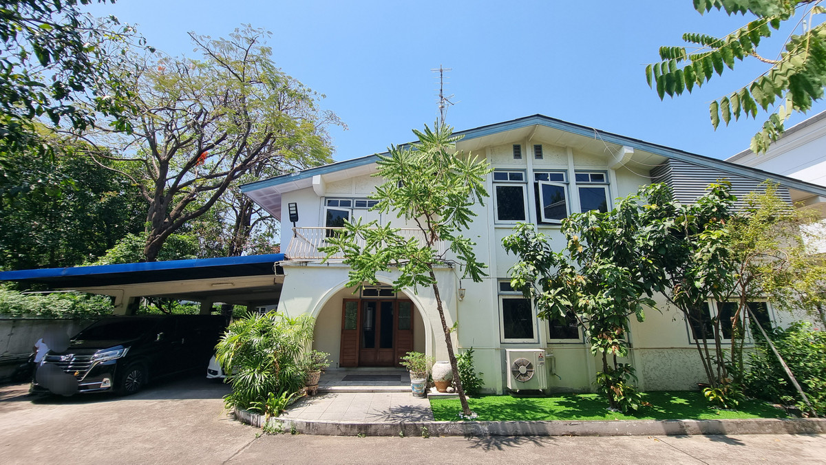 ให้เช่าบ้านสุขุมวิท อโศก ทองหล่อ : ให้เช่าบ้านเดี่ยว พร้อมสวนและที่จอดรถ 6 คัน – ทำเลพร้อมพงษ์ / ทองหล่อ   เหมาะสำหรับทำ สปา ร้านอาหาร คาเฟ่ หรือธุรกิจบริการ