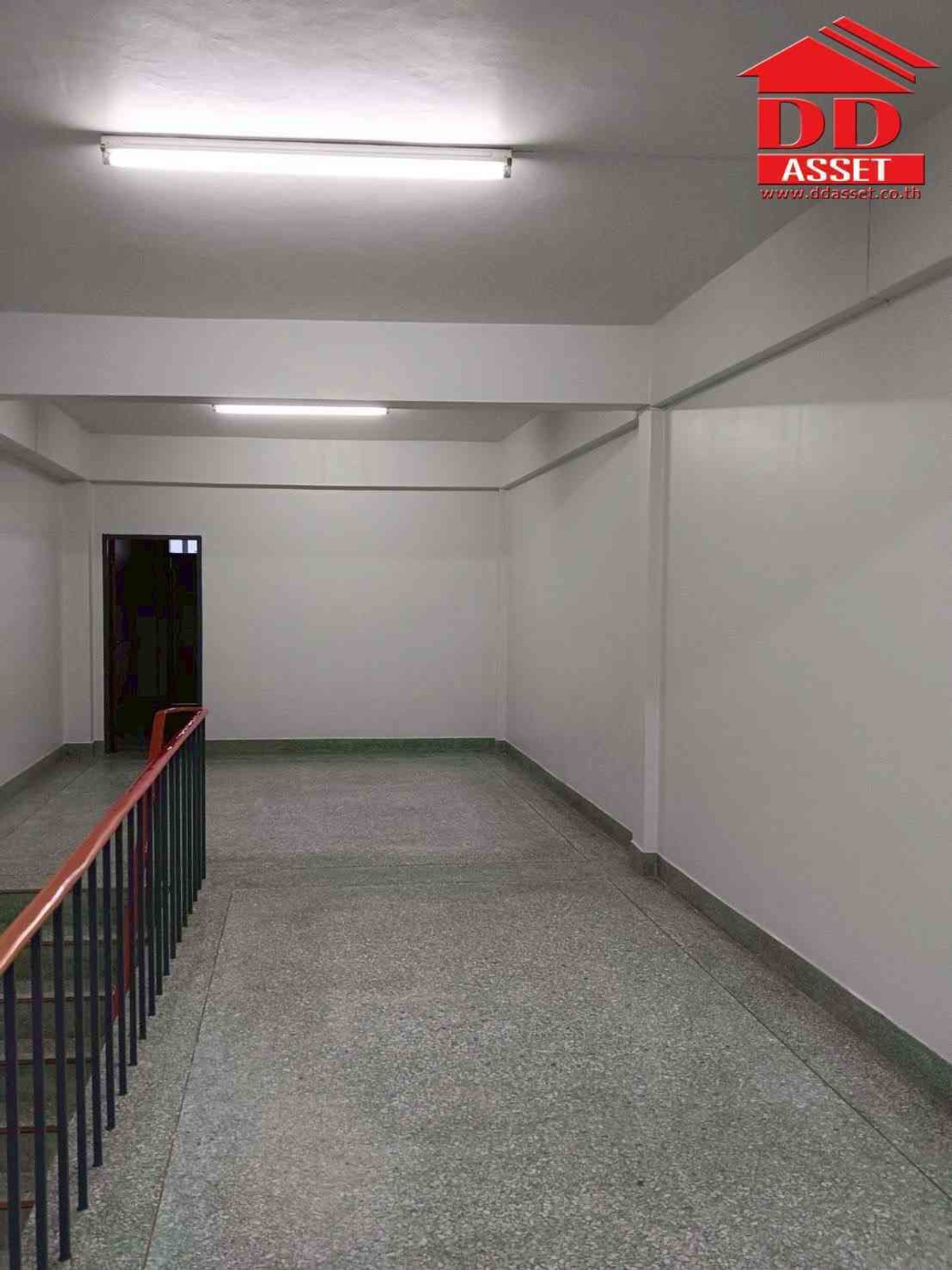 For RentShop HouseNakhon Si Thammarat : For rent, commercial building, 3 and a half floors, Pho Sadet, Nakhon Si Thammarat Province, next to 6 lane road, property code: T8234