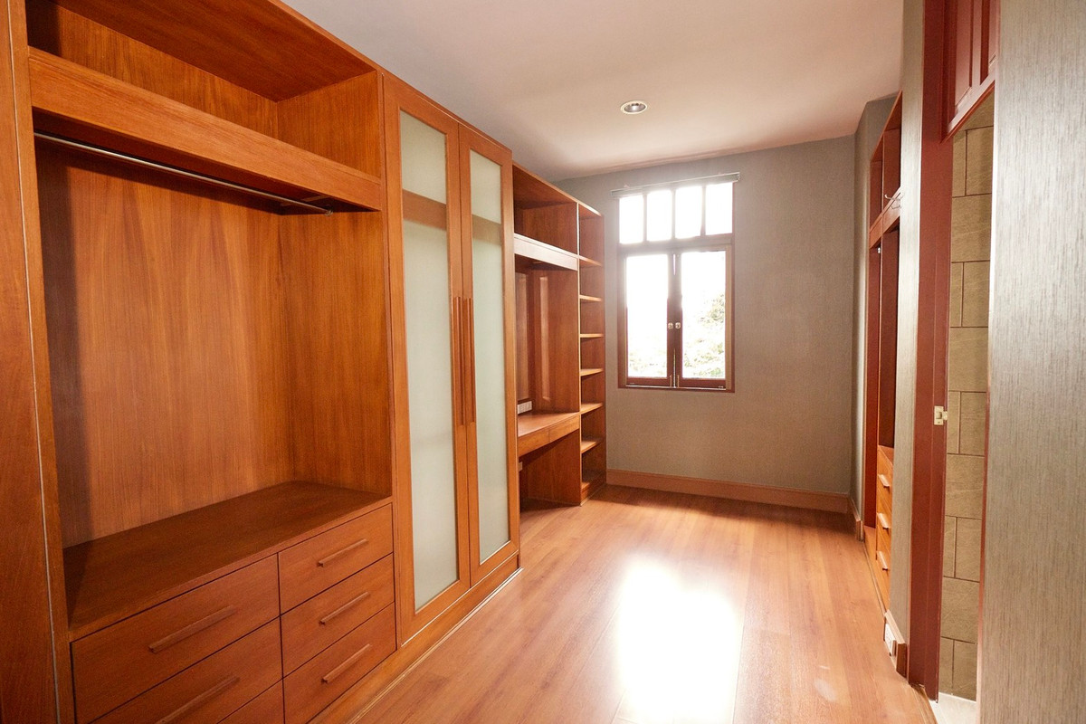 For RentHouseSukhumvit, Asoke, Thonglor : House for rent, House Ekamai 10, 4 bedrooms, 620 sq m, private pool, Pet friendly.