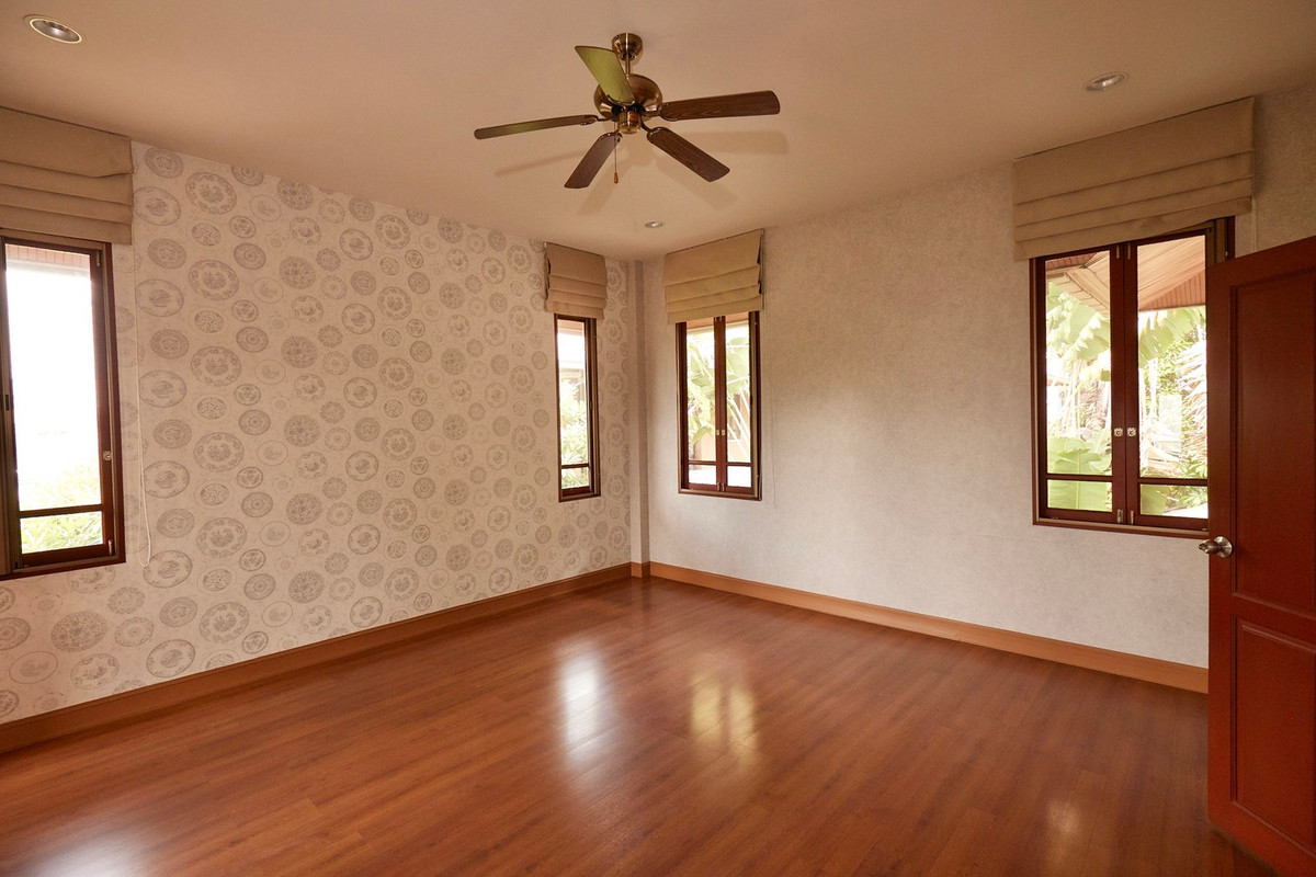 For RentHouseSukhumvit, Asoke, Thonglor : House for rent, House Ekamai 10, 4 bedrooms, 620 sq m, private pool, Pet friendly.