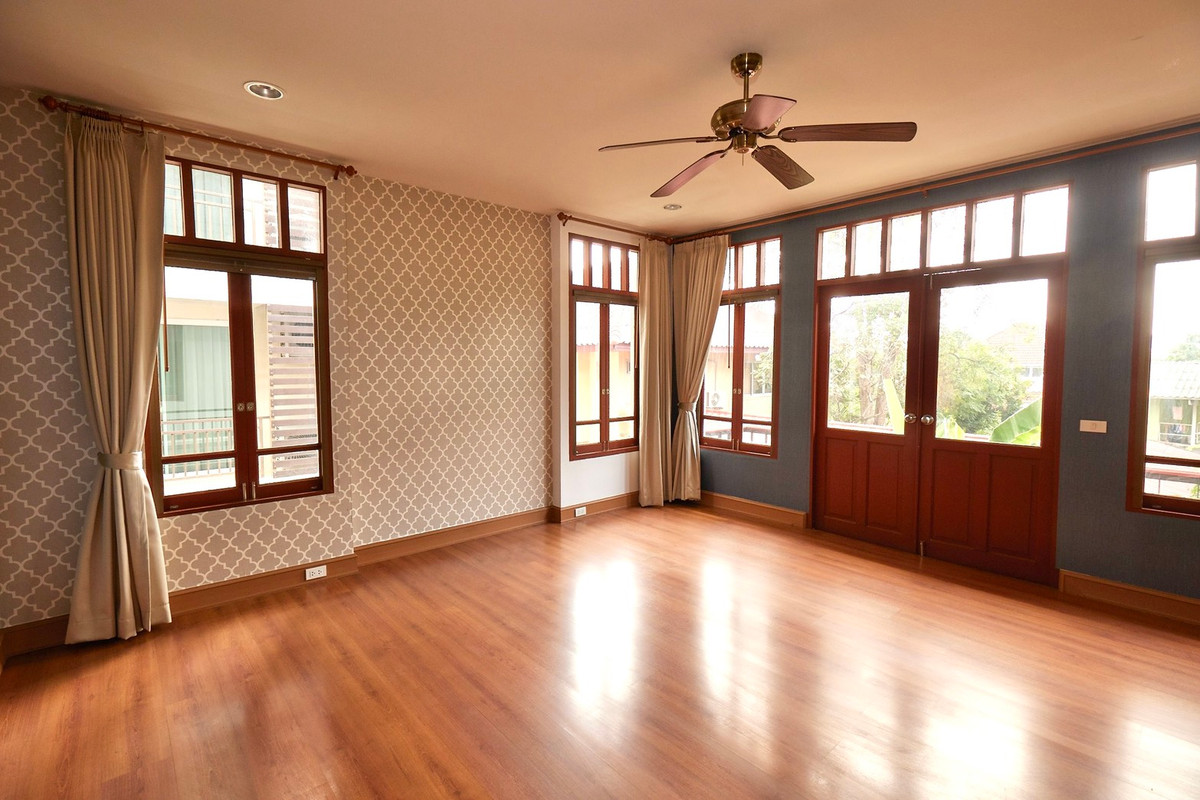 For RentHouseSukhumvit, Asoke, Thonglor : House for rent, House Ekamai 10, 4 bedrooms, 620 sq m, private pool, Pet friendly.