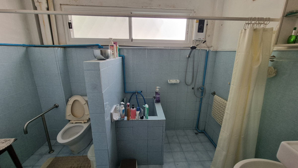 ให้เช่าบ้านสุขุมวิท อโศก ทองหล่อ : ให้เช่าบ้านเดี่ยว พร้อมสวนและที่จอดรถ 6 คัน – ทำเลพร้อมพงษ์ / ทองหล่อ   เหมาะสำหรับทำ สปา ร้านอาหาร คาเฟ่ หรือธุรกิจบริการ