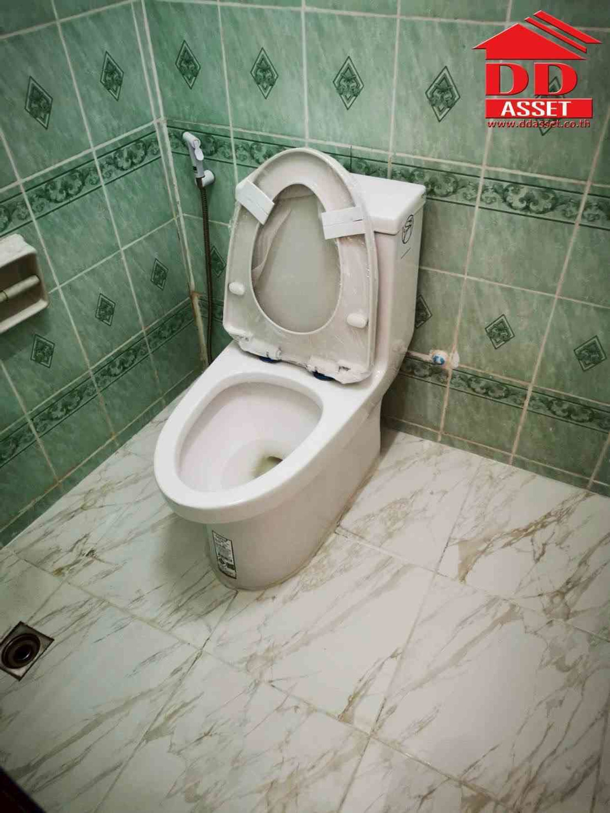 For RentShop HouseNakhon Si Thammarat : For rent, commercial building, 3 and a half floors, Pho Sadet, Nakhon Si Thammarat Province, next to 6 lane road, property code: T8234