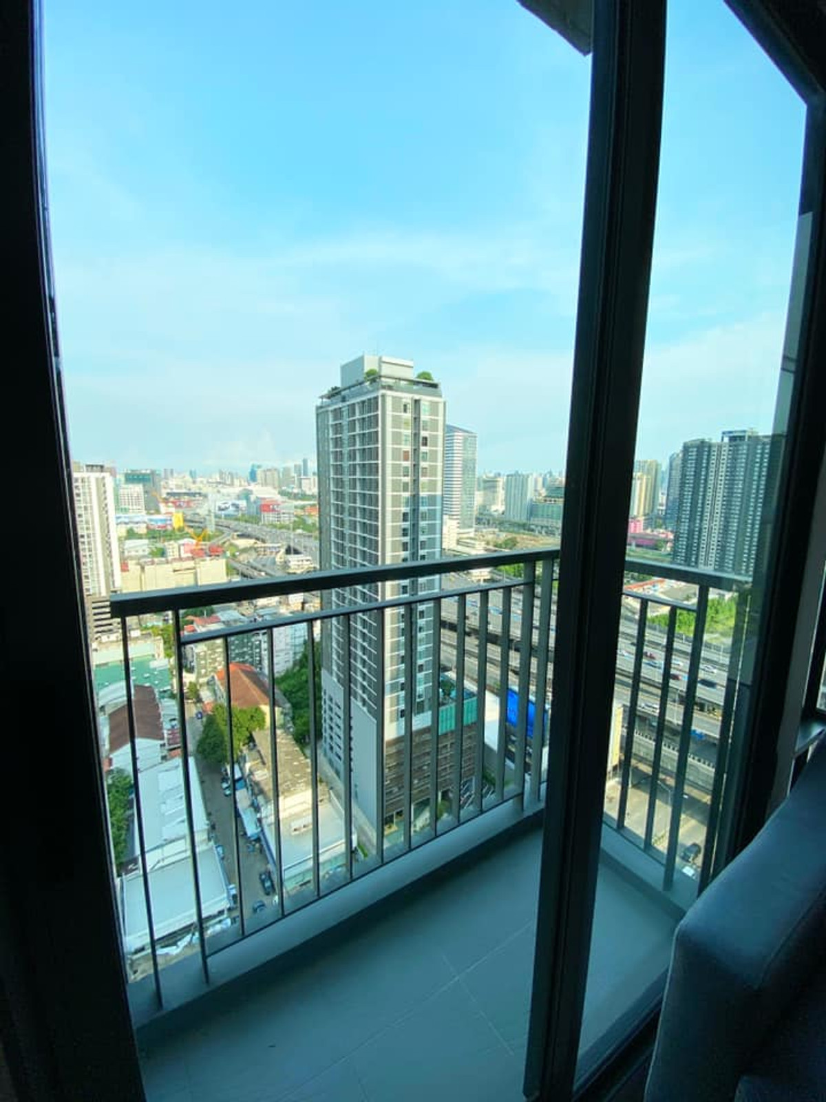 For RentCondoRama9, Petchburi, RCA : !! Beautiful room for rent, Rhythm Asoke 1 condo, near MRT Rama 9.