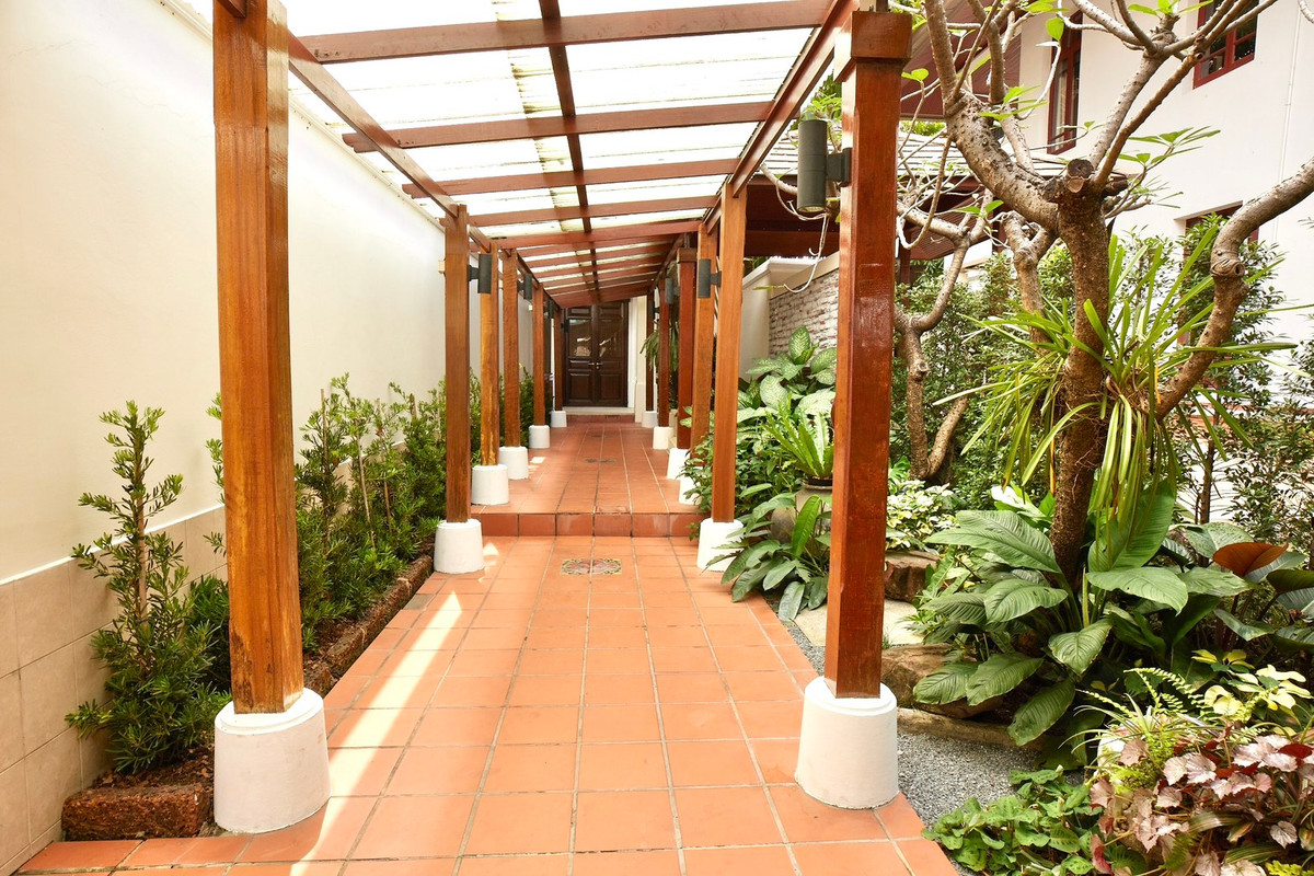 For RentHouseSukhumvit, Asoke, Thonglor : House for rent, House Ekamai 10, 4 bedrooms, 620 sq m, private pool, Pet friendly.