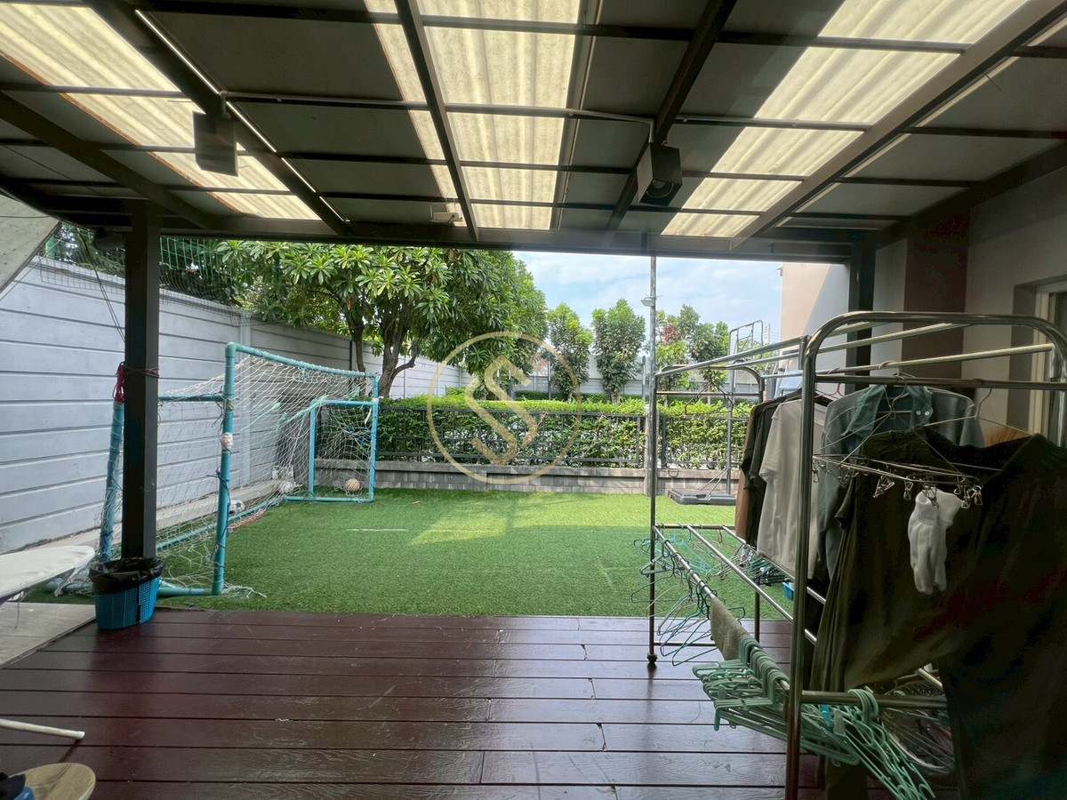 For SaleHouseNonthaburi, Bang Yai, Bangbuathong : Urgent sale, 2-story detached house, The City Ratchaphruek project, Bang Len Subdistrict, Bang Yai District, beautiful house, back side, in front of a shady garden.