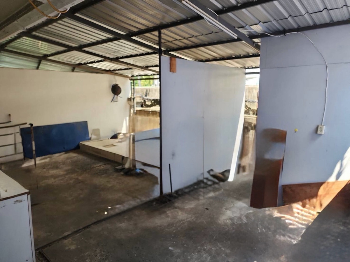 For RentShop HouseWitthayu, Chidlom, Langsuan, Ploenchit : Retail Space for Rent on Wireless Road near Embassy District, 260 sq.m across 2 Floors with Flexible Layout, High Foot Traffic Main Road Location Ideal for Restaurant Bar or Lifestyle Business