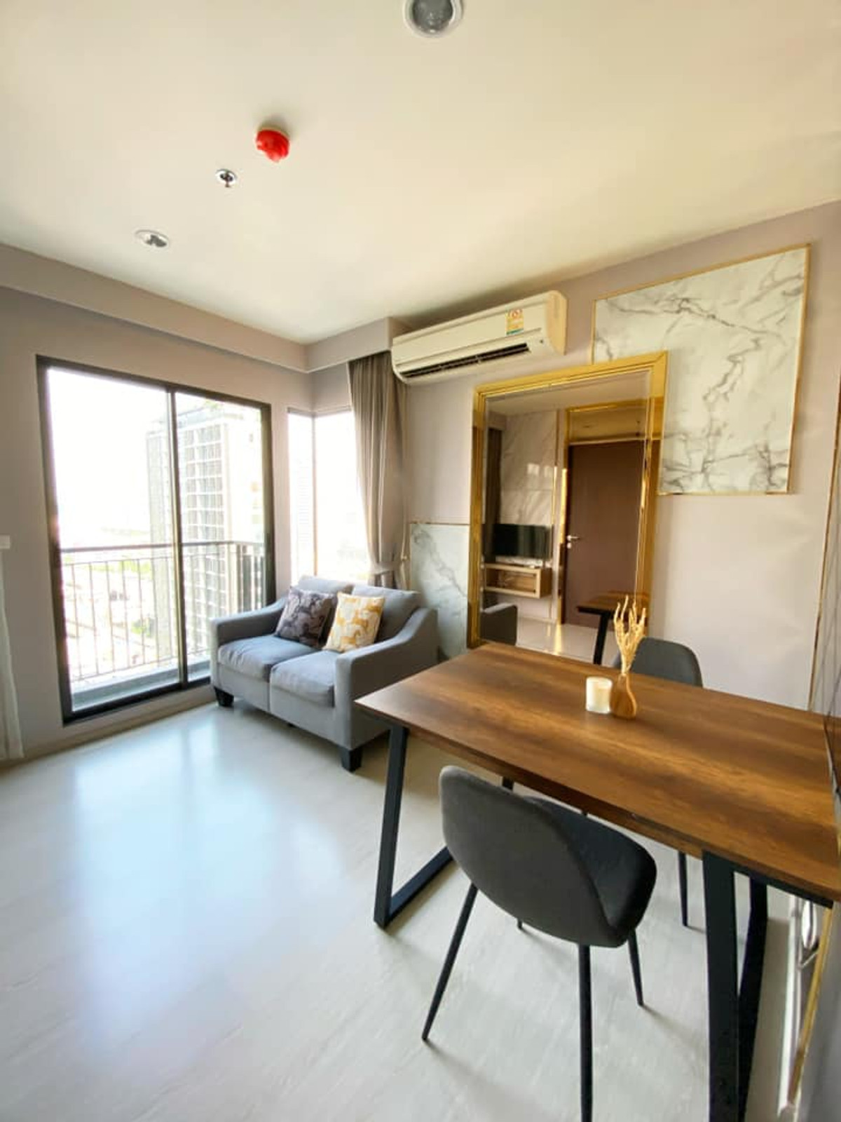 For RentCondoRama9, Petchburi, RCA : !! Beautiful room for rent, Rhythm Asoke 1 condo, near MRT Rama 9.