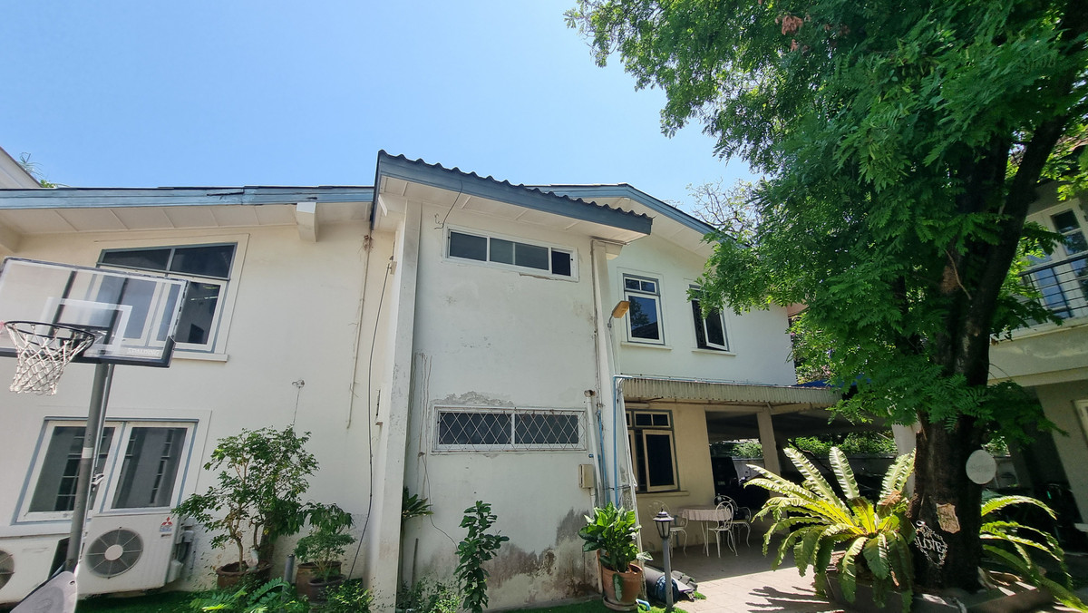 ให้เช่าบ้านสุขุมวิท อโศก ทองหล่อ : ให้เช่าบ้านเดี่ยว พร้อมสวนและที่จอดรถ 6 คัน – ทำเลพร้อมพงษ์ / ทองหล่อ   เหมาะสำหรับทำ สปา ร้านอาหาร คาเฟ่ หรือธุรกิจบริการ