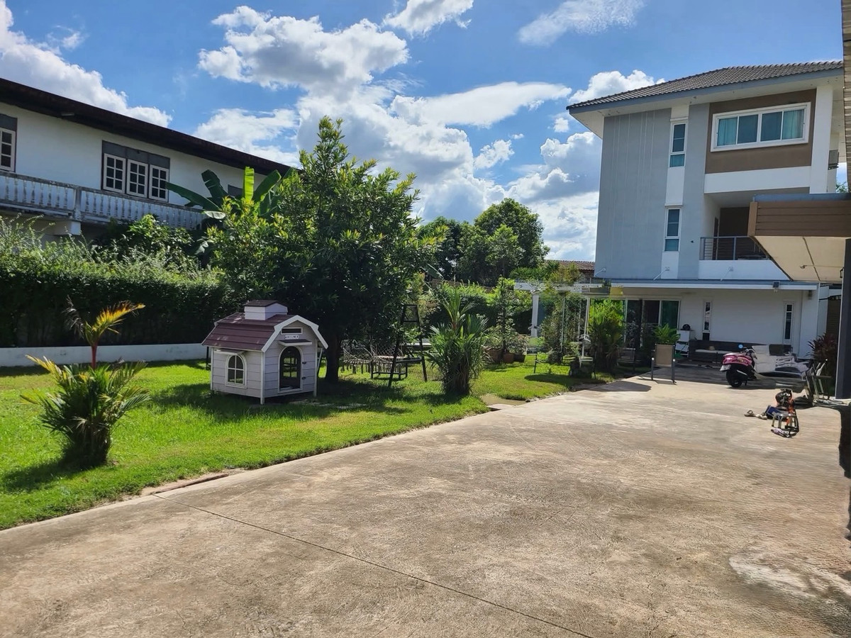 ขายบ้านเลียบทางด่วนรามอินทรา : ขายบ้านเดี่ยว 3 ชั้น ที่ดิน 200 ตารางวา ซอยโยธินพัฒนา เลียบด่วนเอกมัย–รามอินทรา ใกล้ Central EastVille และ CDC พื้นที่ใช้สอย 450 ตร.ม เดินทางสะดวกใกล้ทางด่วน