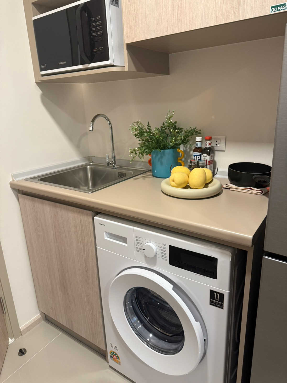 For RentCondoPathum Thani,Rangsit, Thammasat : For rent: dcondo Vivid, brand new room! Bangkok University, fully furnished, no one has ever lived in it.