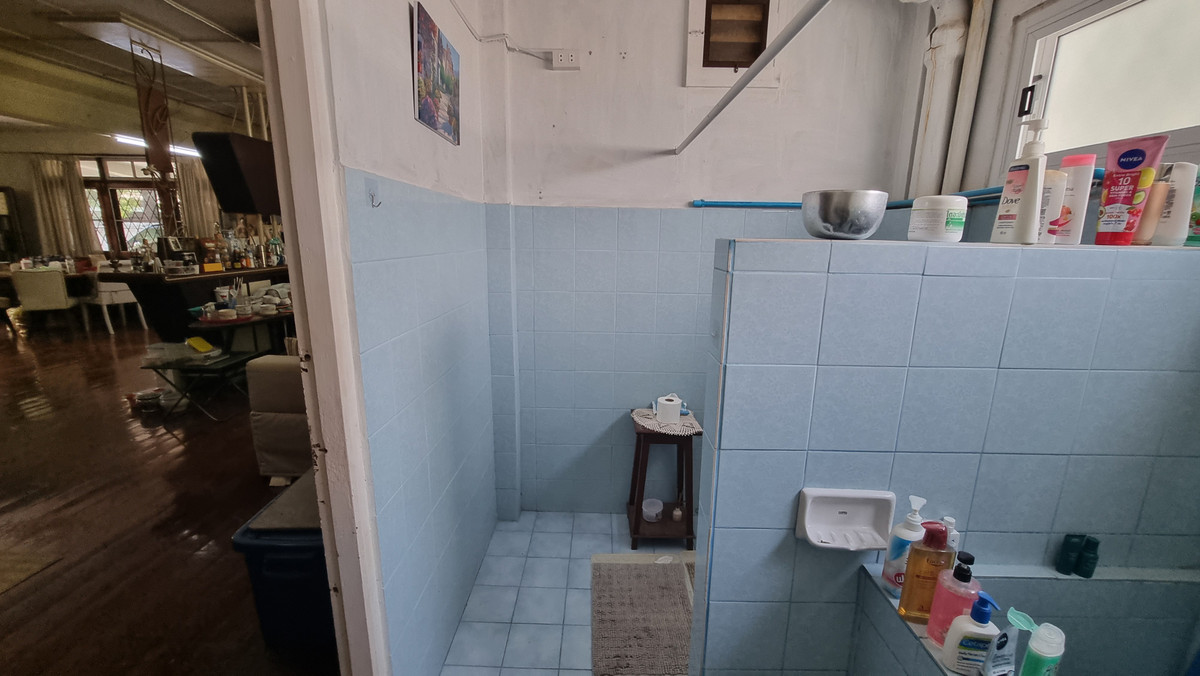 ให้เช่าบ้านสุขุมวิท อโศก ทองหล่อ : ให้เช่าบ้านเดี่ยว พร้อมสวนและที่จอดรถ 6 คัน – ทำเลพร้อมพงษ์ / ทองหล่อ   เหมาะสำหรับทำ สปา ร้านอาหาร คาเฟ่ หรือธุรกิจบริการ