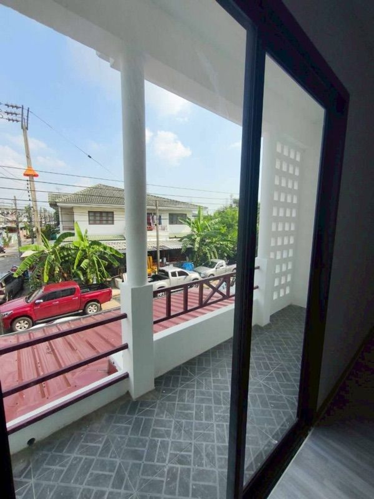 ให้เช่าบ้านสมุทรปราการ สำโรง : ให้เช่า 18ตรว 4นอน3น้ำ ทาวน์โฮม 3 ชั้น สุธาวี เทพารักษ์ กม10