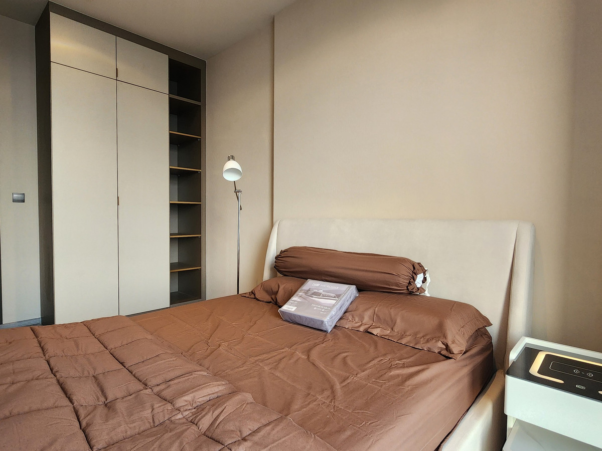 ให้เช่าคอนโดสุขุมวิท อโศก ทองหล่อ :  Rhythm Ekkamai Estate /. Rare High-Floor 1 Bedroom