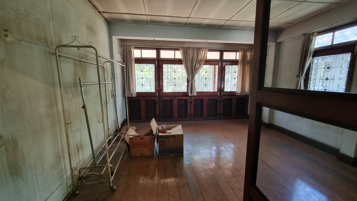 ให้เช่าบ้านสุขุมวิท อโศก ทองหล่อ : ให้เช่าบ้านเดี่ยว พร้อมสวนและที่จอดรถ 6 คัน – ทำเลพร้อมพงษ์ / ทองหล่อ   เหมาะสำหรับทำ สปา ร้านอาหาร คาเฟ่ หรือธุรกิจบริการ