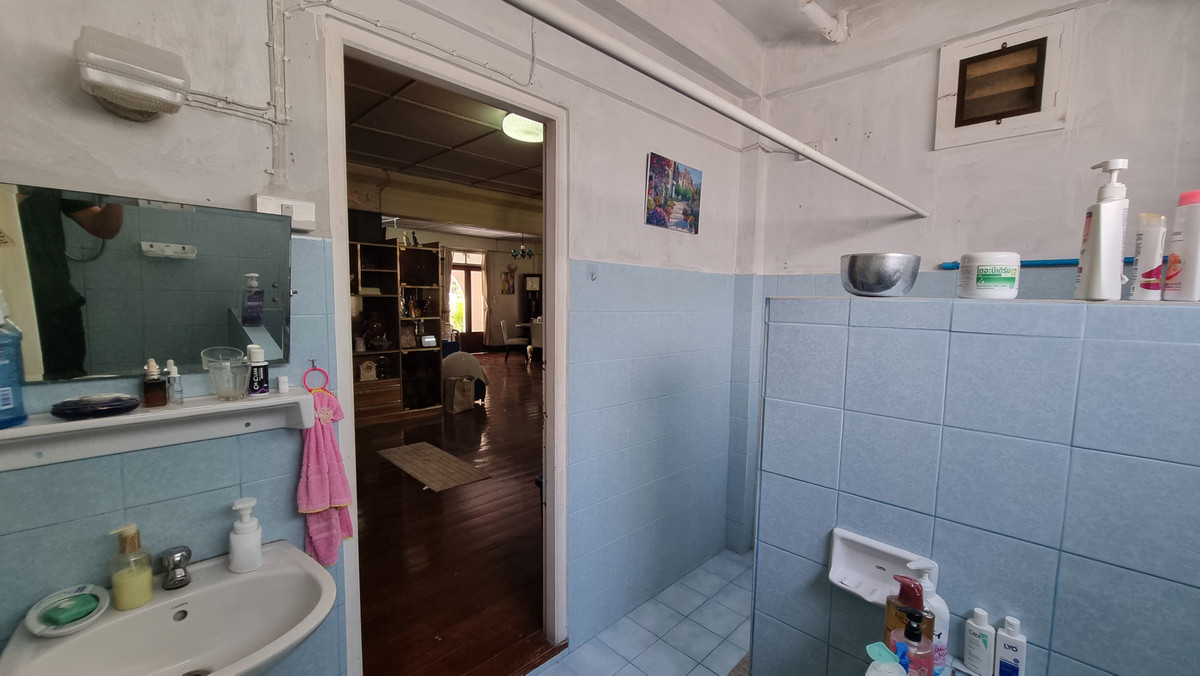 ให้เช่าบ้านสุขุมวิท อโศก ทองหล่อ : ให้เช่าบ้านเดี่ยว พร้อมสวนและที่จอดรถ 6 คัน – ทำเลพร้อมพงษ์ / ทองหล่อ   เหมาะสำหรับทำ สปา ร้านอาหาร คาเฟ่ หรือธุรกิจบริการ