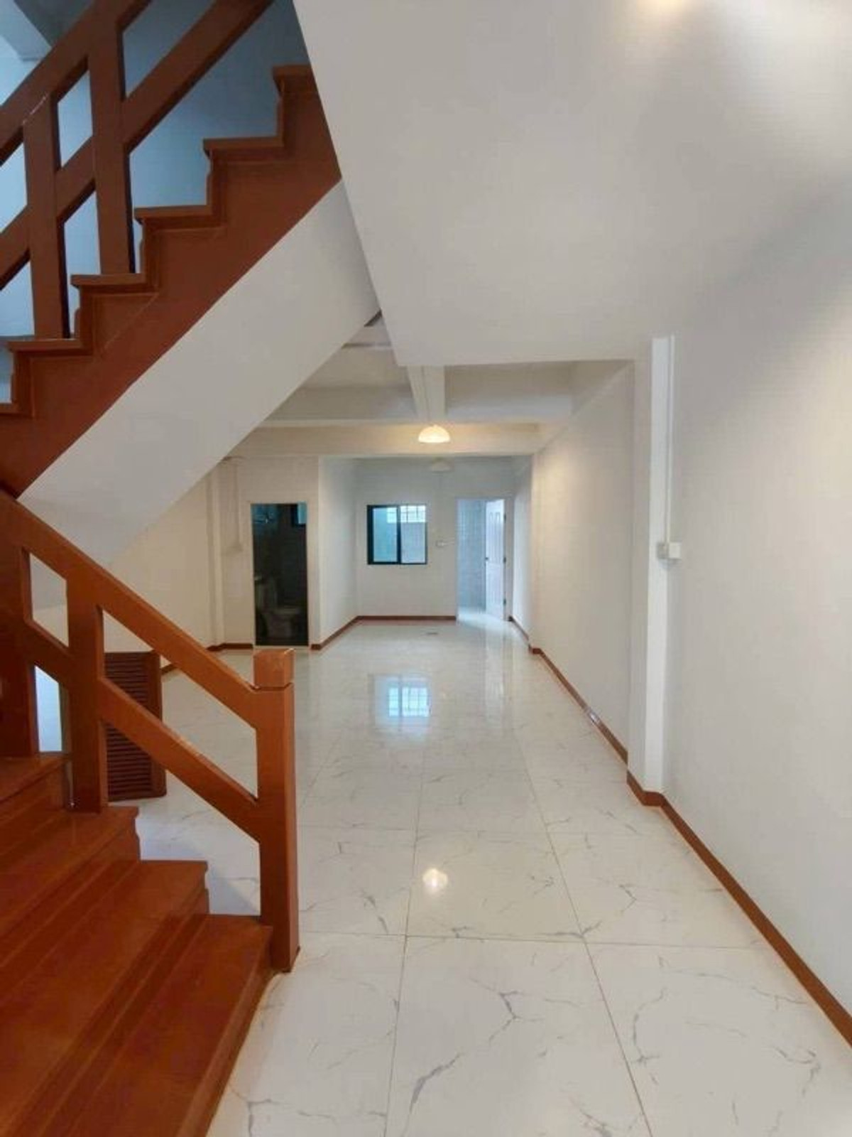 ให้เช่าบ้านสมุทรปราการ สำโรง : ให้เช่า 18ตรว 4นอน3น้ำ ทาวน์โฮม 3 ชั้น สุธาวี เทพารักษ์ กม10