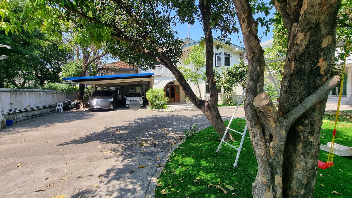 ให้เช่าบ้านสุขุมวิท อโศก ทองหล่อ : ให้เช่าบ้านเดี่ยว พร้อมสวนและที่จอดรถ 6 คัน – ทำเลพร้อมพงษ์ / ทองหล่อ   เหมาะสำหรับทำ สปา ร้านอาหาร คาเฟ่ หรือธุรกิจบริการ