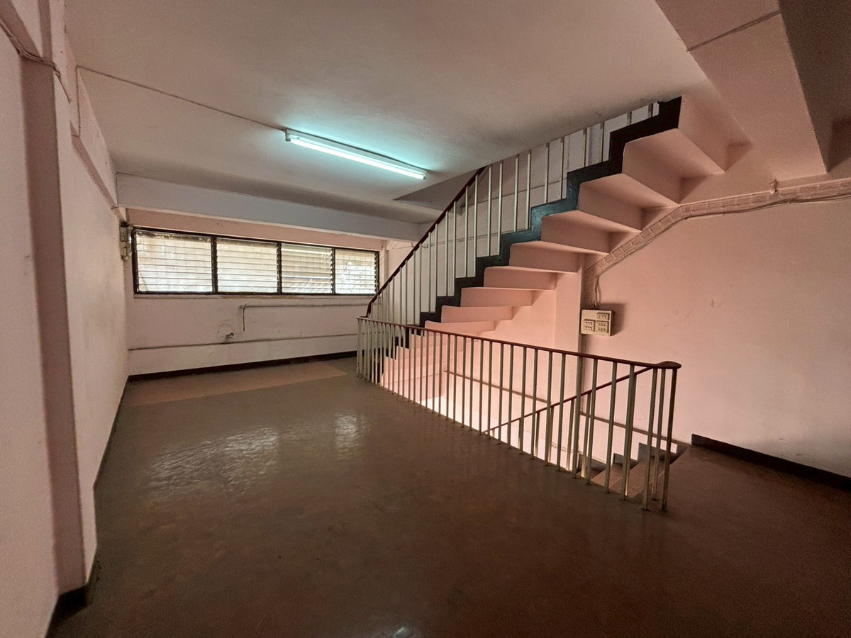 ให้เช่าอาคารพาณิชย์ลำพูน : 96334 - ให้เช่าด่วน อาคารพาณิชย์ 4 ชั้น ทำเลทอง ใจกลางเมืองลำพูน