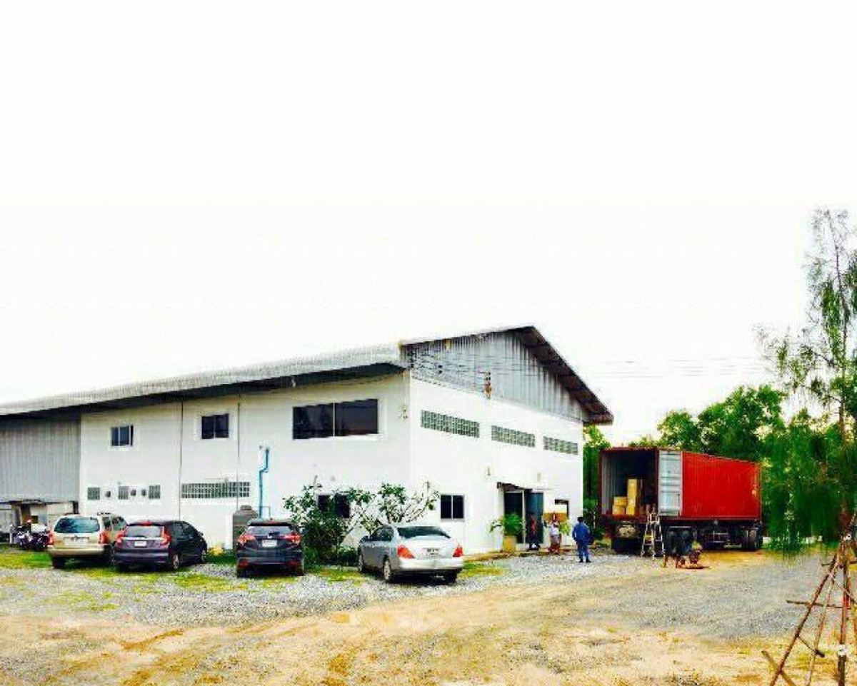 For RentWarehouseMin Buri, Romklao : Warehouse with office building for rent, 3 rai, Suwinthawong Road, Khlong Udomkhachorn, Chachoengsao, formerly a furniture factory.