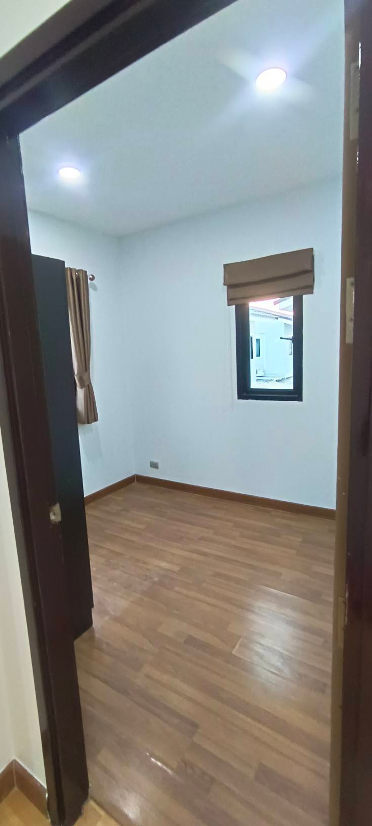 For SalePattaya, Bangsaen, Chonburi : Corner house, lots of space, near Laem Chabang Industrial Estate 🔥 Maneerin Village Laemchabang - Banglamung / 4 bedrooms (for sale), Maneerin Village Laemchabang - Banglamung / 4 Bedrooms (FOR SALE) BEWN114