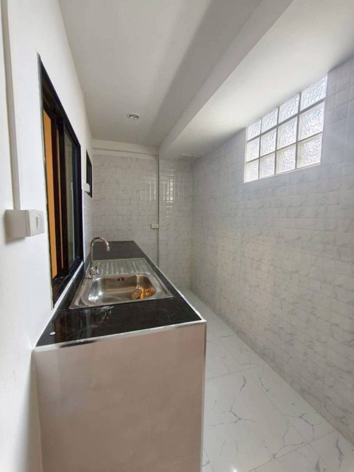 ให้เช่าบ้านสมุทรปราการ สำโรง : ให้เช่า 18ตรว 4นอน3น้ำ ทาวน์โฮม 3 ชั้น สุธาวี เทพารักษ์ กม10