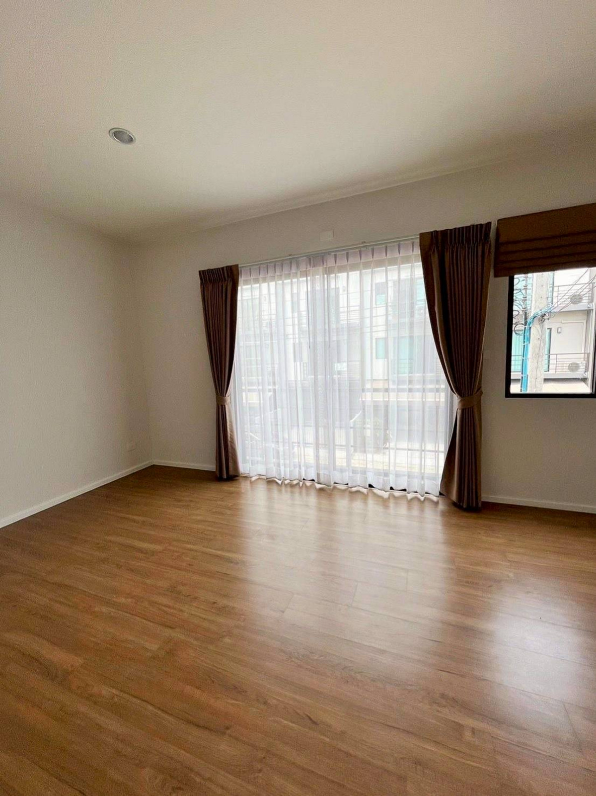 For SaleTownhomeRama5, Ratchapruek, Bangkruai : House for sale in the middle of the city Ratchaphruek-Rama 5 townhome, 3 floors, 17 sq m, Bang Phai Subdistrict, Mueang Nonthaburi District, Nonthaburi Province, price 5,390,000 baht.