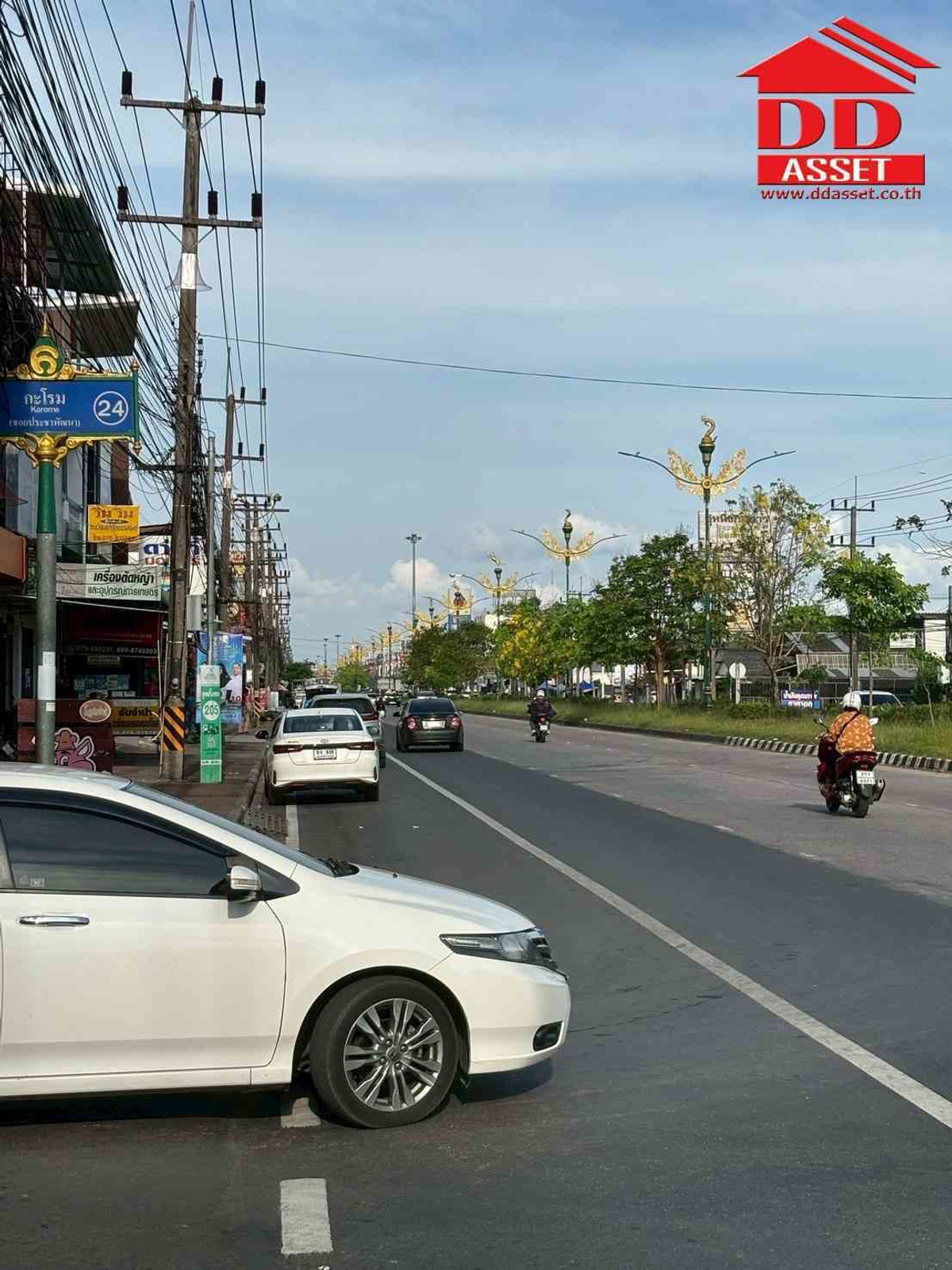 For RentShop HouseNakhon Si Thammarat : For rent, commercial building, 3 and a half floors, Pho Sadet, Nakhon Si Thammarat Province, next to 6 lane road, property code: T8234