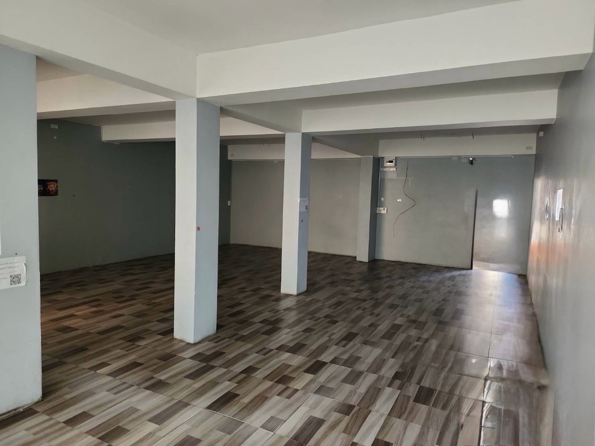 For RentShop HouseWitthayu, Chidlom, Langsuan, Ploenchit : Retail Space for Rent on Wireless Road near Embassy District, 260 sq.m across 2 Floors with Flexible Layout, High Foot Traffic Main Road Location Ideal for Restaurant Bar or Lifestyle Business