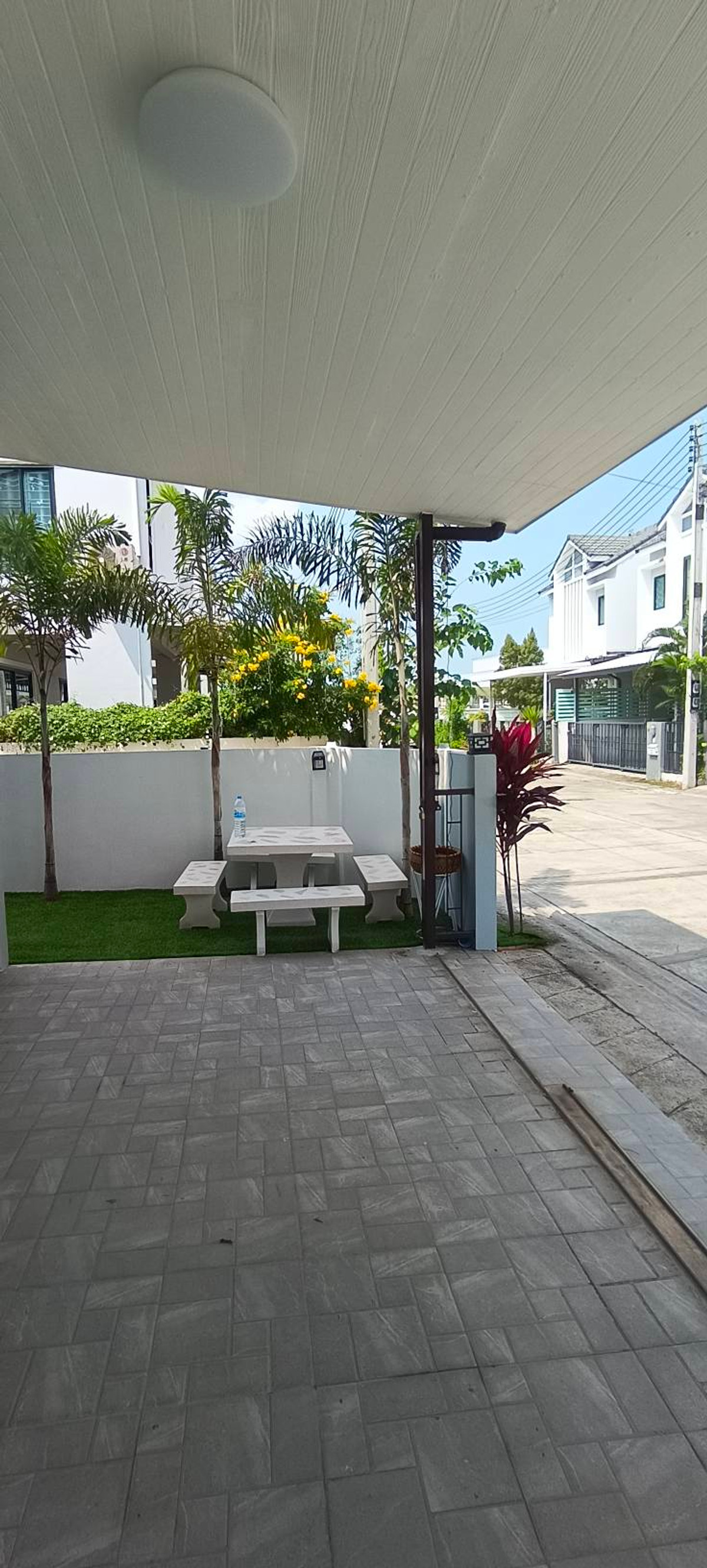 For SalePattaya, Bangsaen, Chonburi : Corner house, lots of space, near Laem Chabang Industrial Estate 🔥 Maneerin Village Laemchabang - Banglamung / 4 bedrooms (for sale), Maneerin Village Laemchabang - Banglamung / 4 Bedrooms (FOR SALE) BEWN114