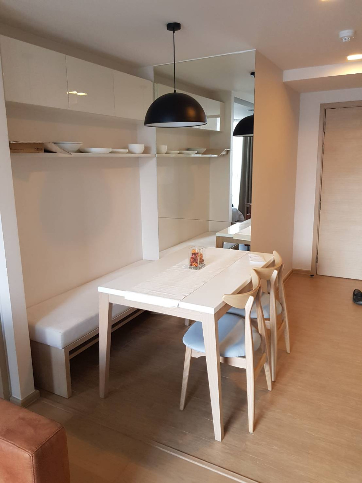 ให้เช่าคอนโดสุขุมวิท อโศก ทองหล่อ : For Rent Condo LIV @49i Fully Furnished(S15-0967)