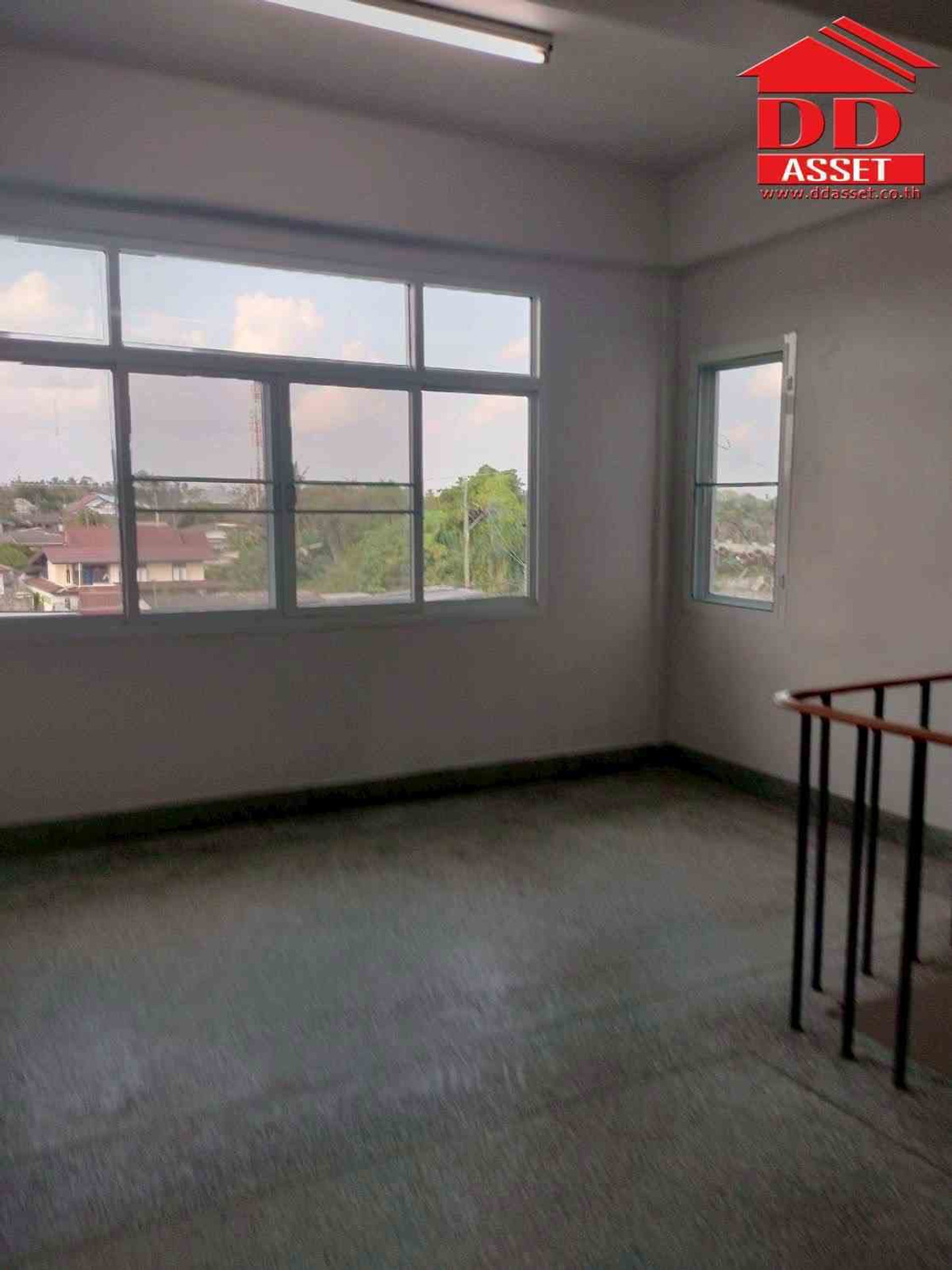 For RentShop HouseNakhon Si Thammarat : For rent, commercial building, 3 and a half floors, Pho Sadet, Nakhon Si Thammarat Province, next to 6 lane road, property code: T8234