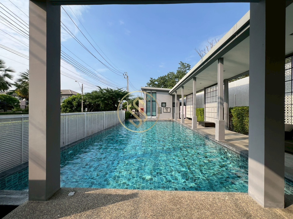 For SaleHouseNonthaburi, Bang Yai, Bangbuathong : Urgent sale, 2-story detached house, The City Ratchaphruek project, Bang Len Subdistrict, Bang Yai District, beautiful house, back side, in front of a shady garden.