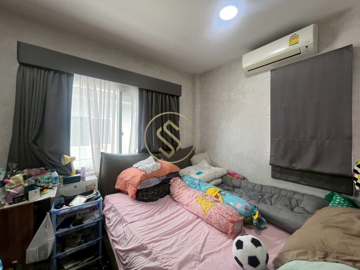 For SaleHouseNonthaburi, Bang Yai, Bangbuathong : Urgent sale, 2-story detached house, The City Ratchaphruek project, Bang Len Subdistrict, Bang Yai District, beautiful house, back side, in front of a shady garden.