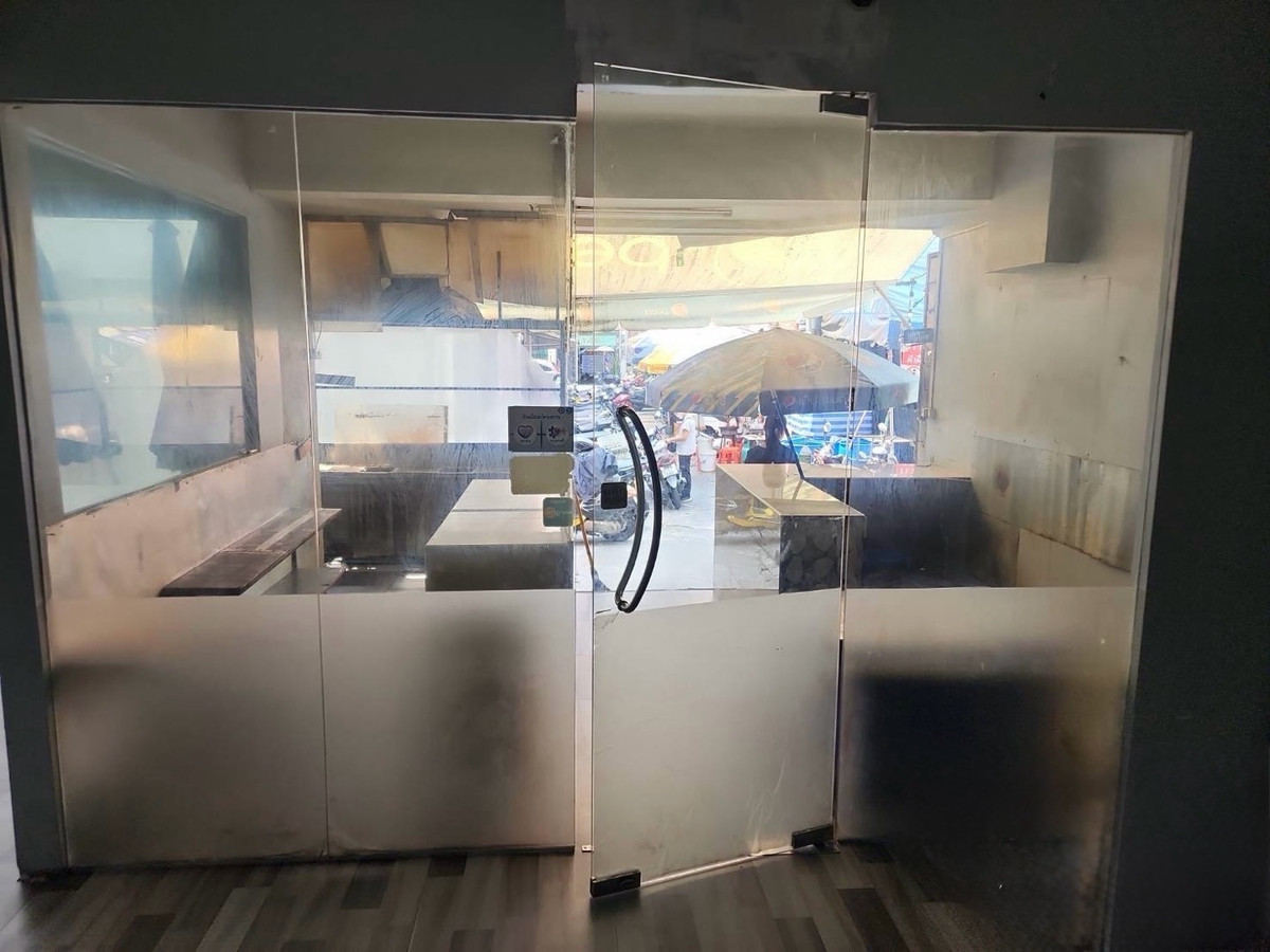 For RentShop HouseWitthayu, Chidlom, Langsuan, Ploenchit : Retail Space for Rent on Wireless Road near Embassy District, 260 sq.m across 2 Floors with Flexible Layout, High Foot Traffic Main Road Location Ideal for Restaurant Bar or Lifestyle Business