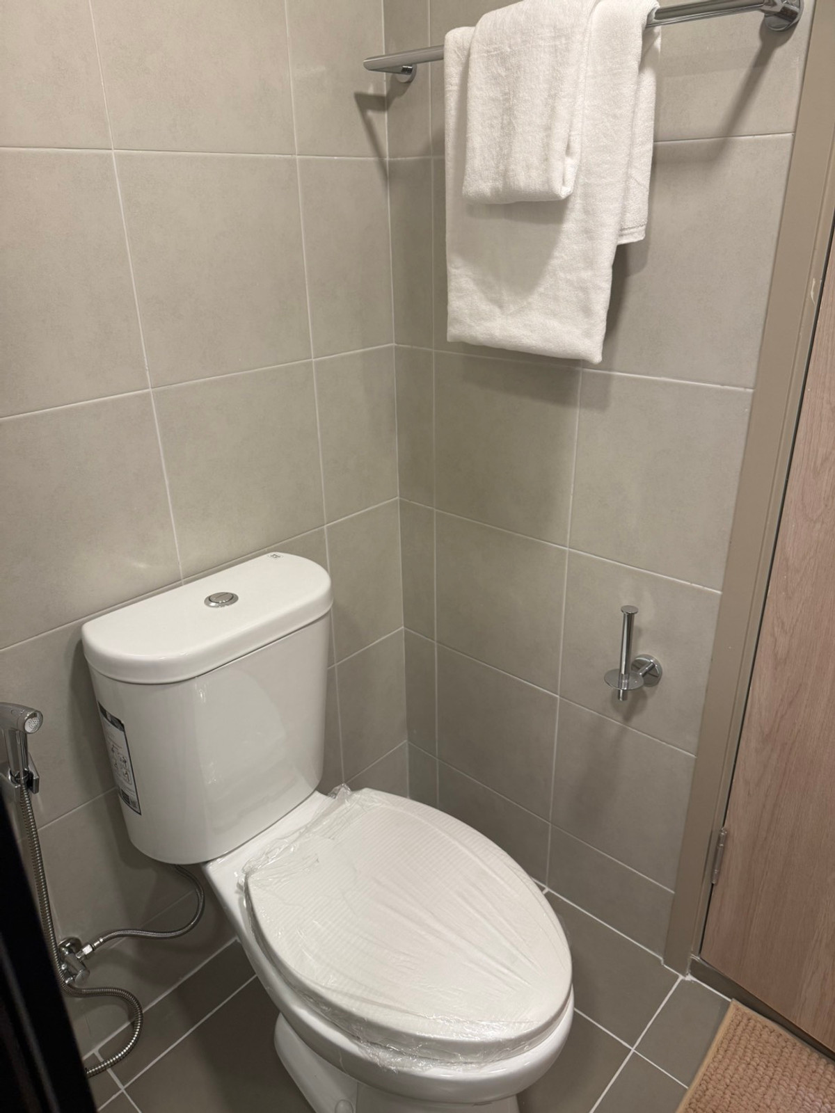 For RentCondoPathum Thani,Rangsit, Thammasat : For rent: dcondo Vivid, brand new room! Bangkok University, fully furnished, no one has ever lived in it.