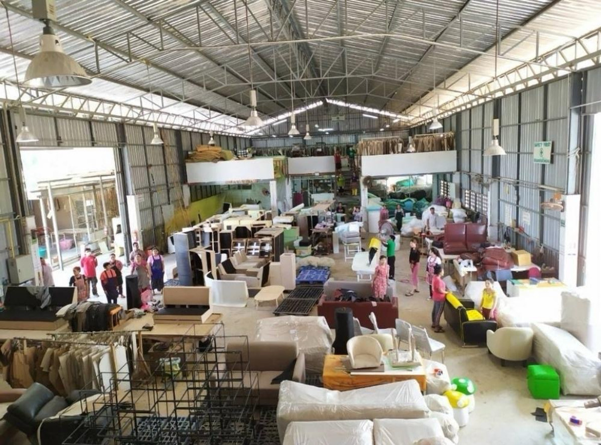 For RentWarehouseMin Buri, Romklao : Warehouse with office building for rent, 3 rai, Suwinthawong Road, Khlong Udomkhachorn, Chachoengsao, formerly a furniture factory.