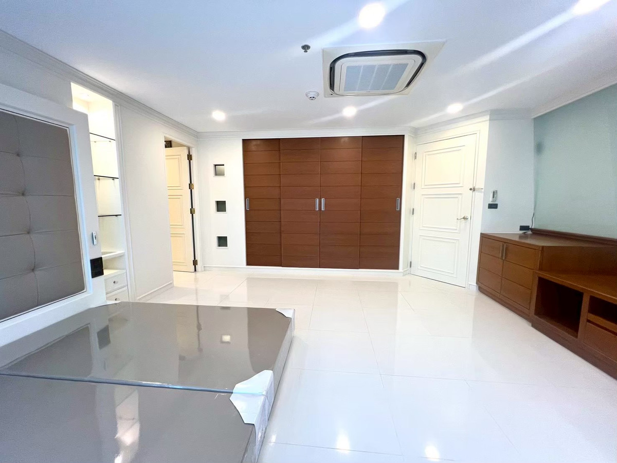 ให้เช่าคอนโดคลองเตย กล้วยน้ำไท : ✅ให้เช่าห้อง Penthouses ว่างพร้อมเข้าอยู่🔥Lumpini Park View ( 3 ห้องนอน 4 ห้องน้ำ, 267 ตรม.) ราคาเช่า 150,000/month Tel.0922635410 เอิร์ธ