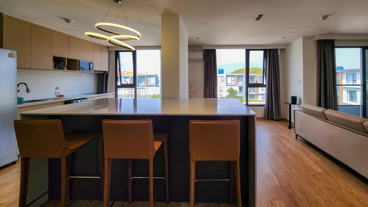 ให้เช่าคอนโดเชียงใหม่ : ยูนิตพิเศษ ขนาดใหญ่กว่าปกติ คอนโด 3 ห้องนอน ชั้นบนสุด วิวภูเขา ใกล้สนามบิน