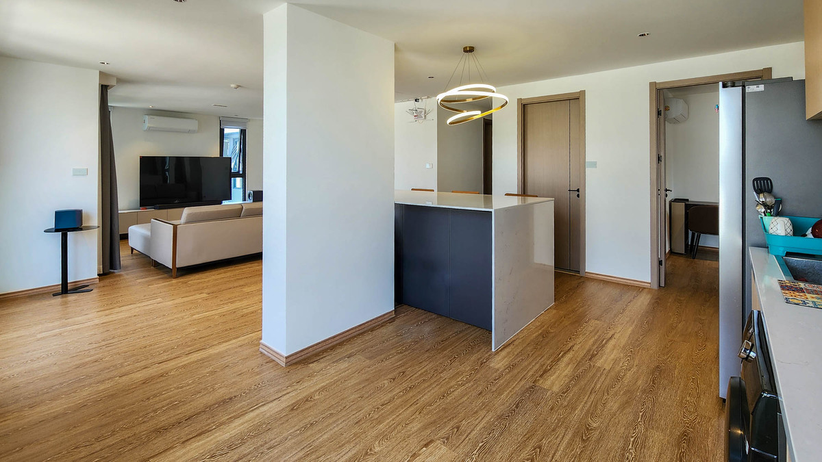 ให้เช่าคอนโดเชียงใหม่ : ยูนิตพิเศษ ขนาดใหญ่กว่าปกติ คอนโด 3 ห้องนอน ชั้นบนสุด วิวภูเขา ใกล้สนามบิน