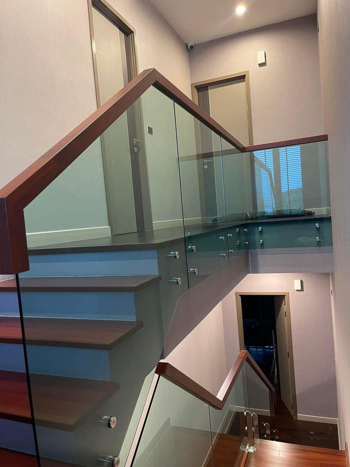 ให้เช่าบ้านสะพานควาย จตุจักร : #ให้เช่า ทาวน์โฮมหรู 3.5ชั้น The Eight (จตุจักร–รัชดา) Modern Luxury Style | Privacy Residence 📍ทำเลนี้เหมาะกับครอบครัวที่ต้องการบ้านใจกลางเมือง แต่ยังคงความเป็นส่วนตัวสูง ใกล้ BTS–MRT สถานีเซ็นทรัลลาดพร้าว