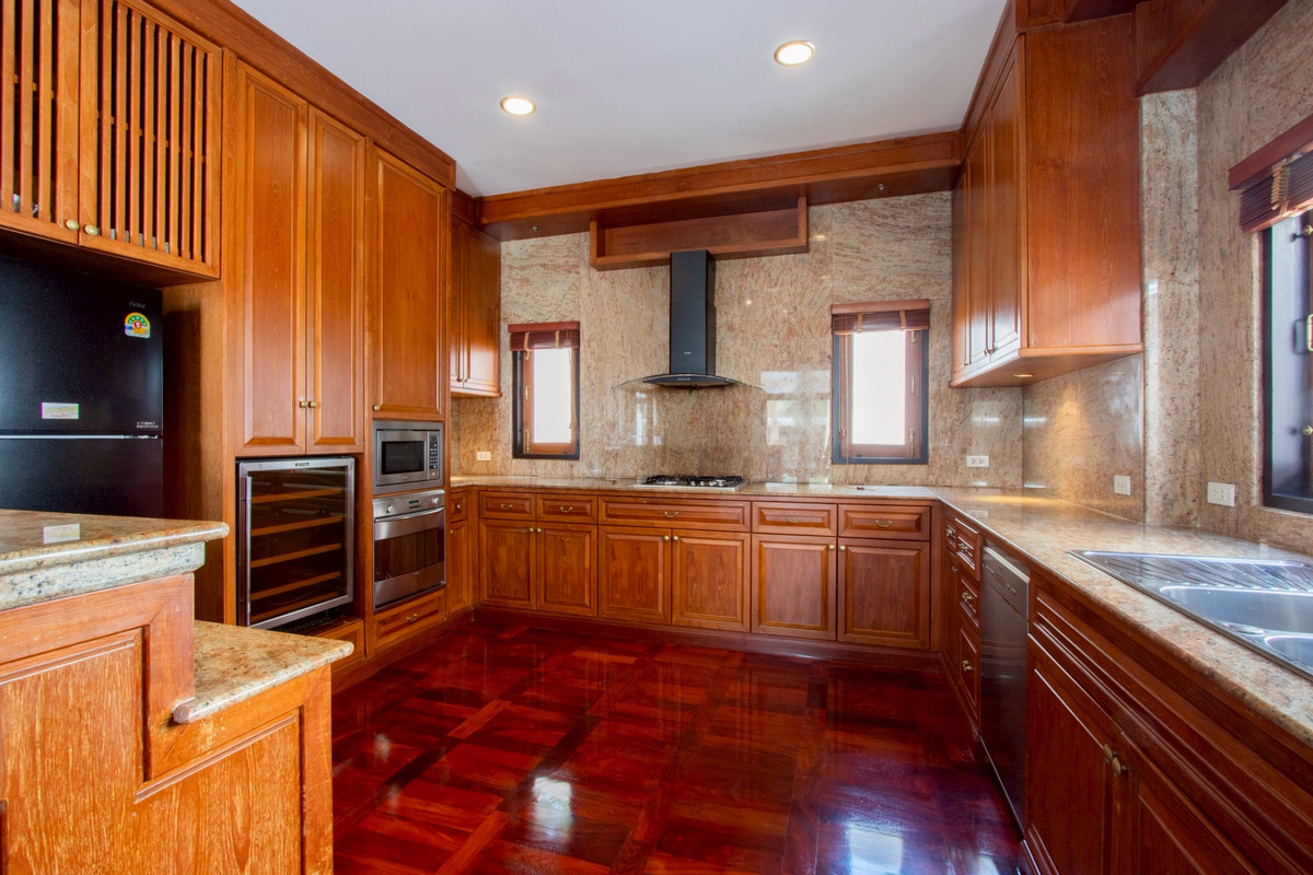 พัทยา บางแสน ชลบุรี สัตหีบ : ขาย/ให้เช่า พูลวิลล่าหรู "พร้อมท่าเรือส่วนตัว" View Talay Marina เดินลงหาดพัทยาได้เลย! 🏖️🛥️