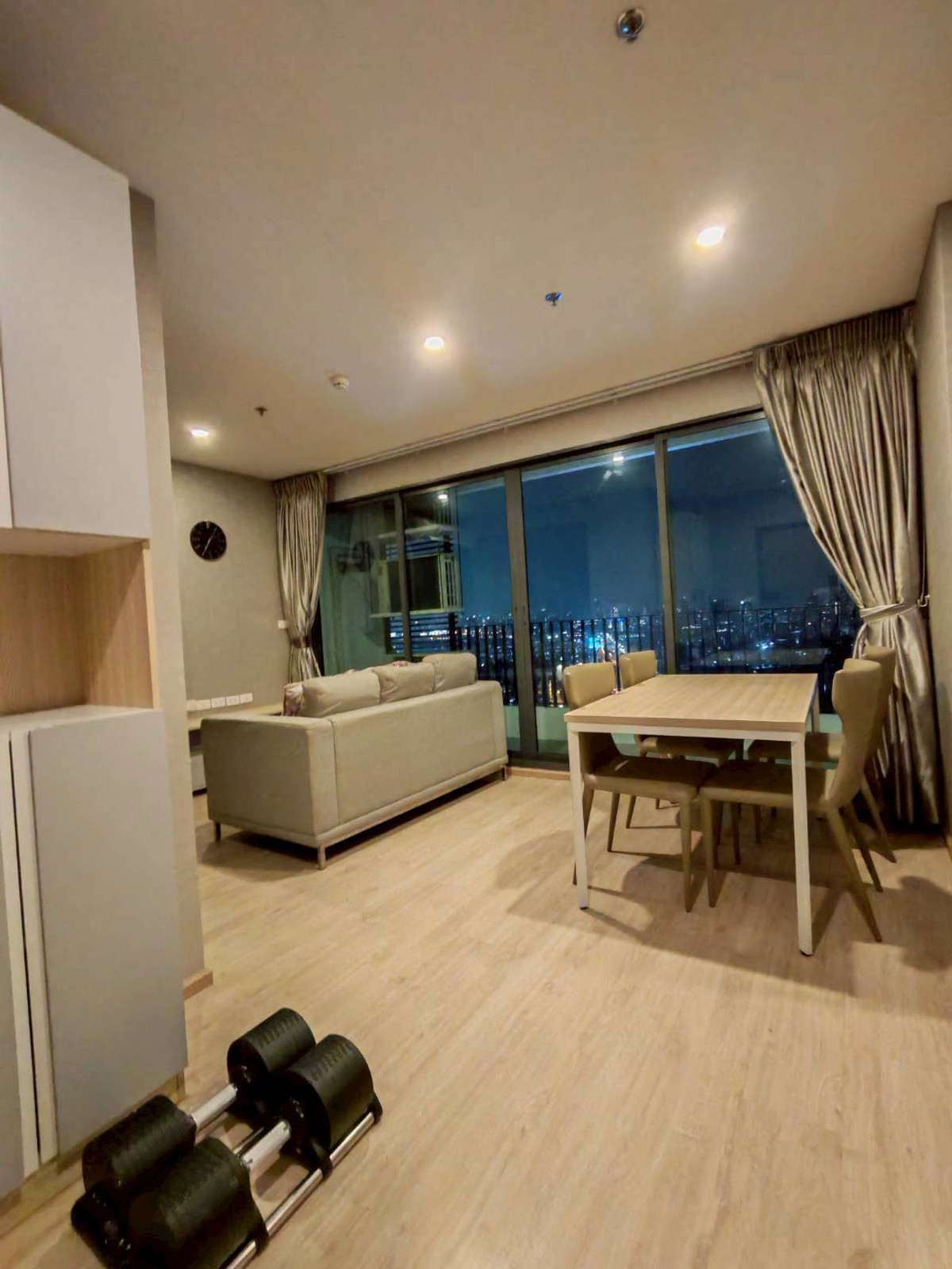 For RentCondoBangna, Bearing, Lasalle : Condo for Rent: Ideo O2 Near BTS Bang Na (approx. 300 meters)