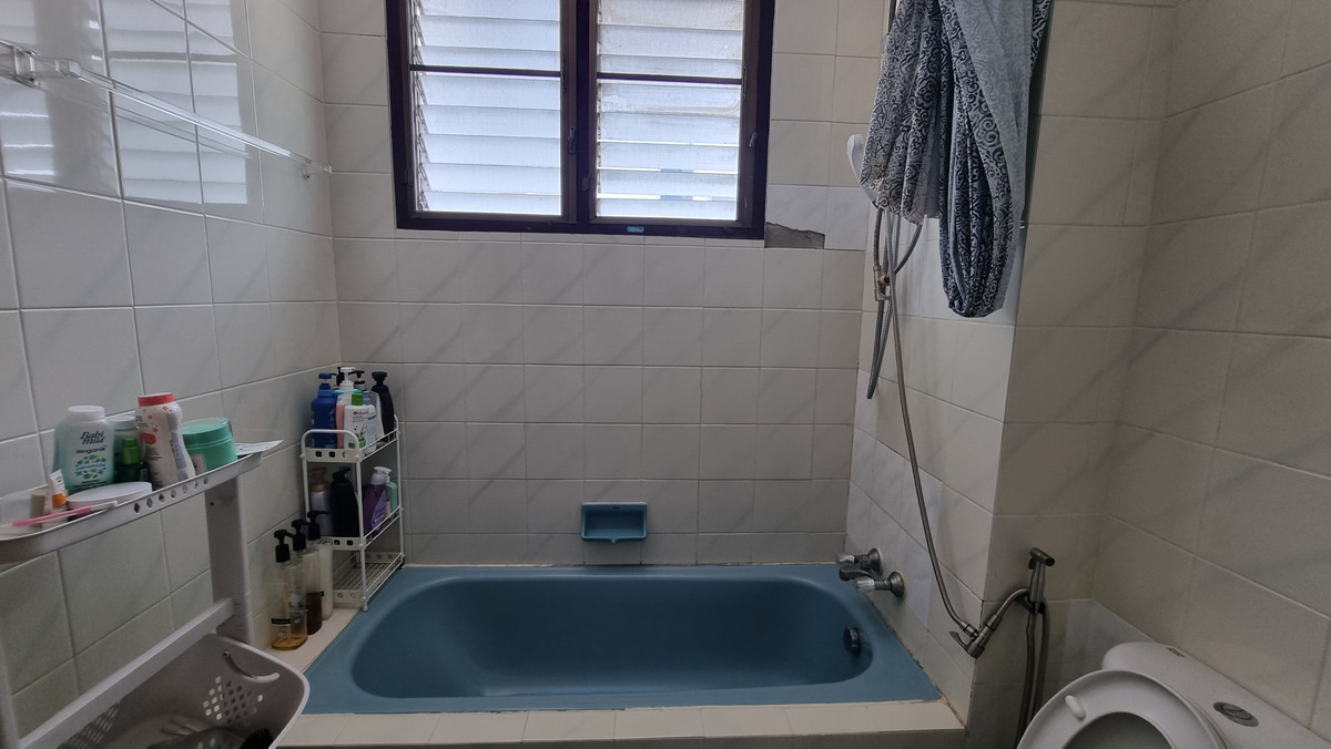 For RentTownhomeSukhumvit, Asoke, Thonglor : Townhouse for rent in Phrom Phong, suitable for living. Or make a home office of 500 sq m.