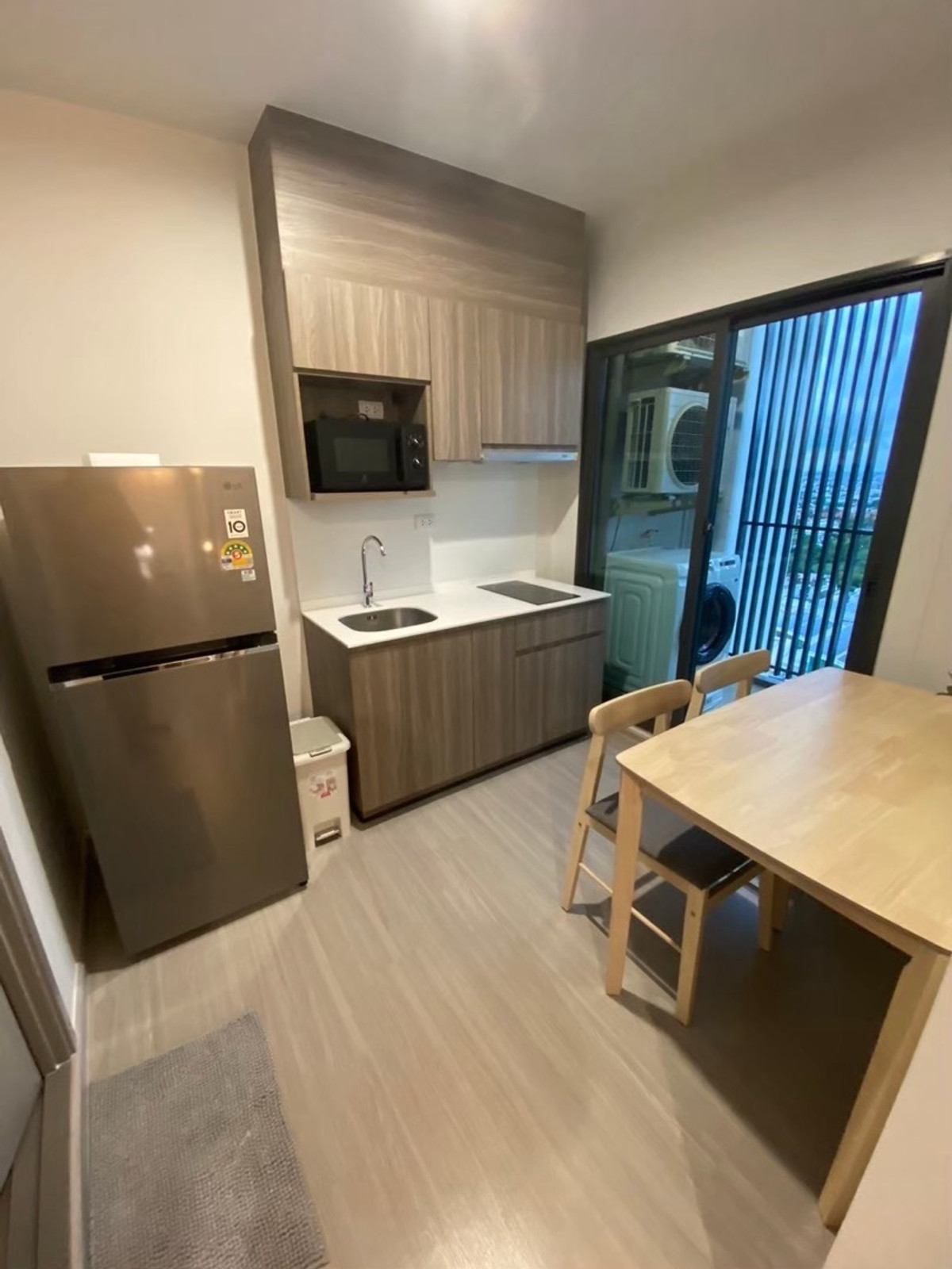 For RentCondoBang kae, Phetkasem : 🔥Guaranteed price, Building A at the front and has a TV. 
🥰If you're next to MRT Phasi Charoen and Seacon Bang Khae Department Store, you must come here.🥰