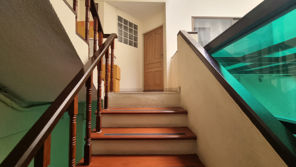 For RentTownhomeSukhumvit, Asoke, Thonglor : Townhouse for rent in Phrom Phong, suitable for living. Or make a home office of 500 sq m.