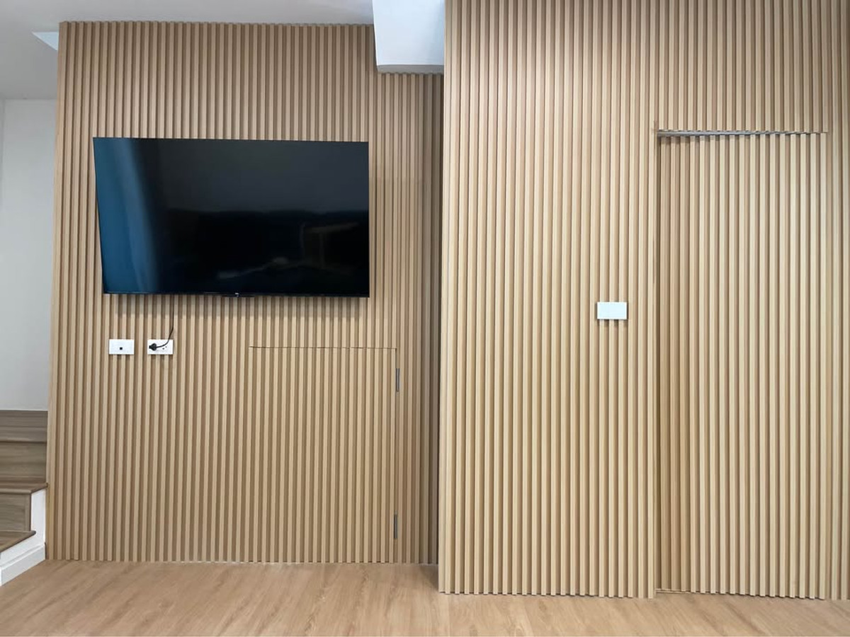 For RentTownhomePattanakan, Srinakarin : 📌For rent, 3-story townhome, Patio Srinakarin–Rama 9 (Krungthep Kreetha zone), beautiful house, fully decorated. Furniture and electrical appliances ready to move in. Located in a potential location Next to Krungthep Kreetha golf course, good atmosphere, 